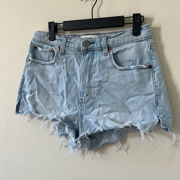 Abercrombie & Fitch The Mom Short High Rise Light Wash Distressed Denim Shorts - Picture 2 of 9
